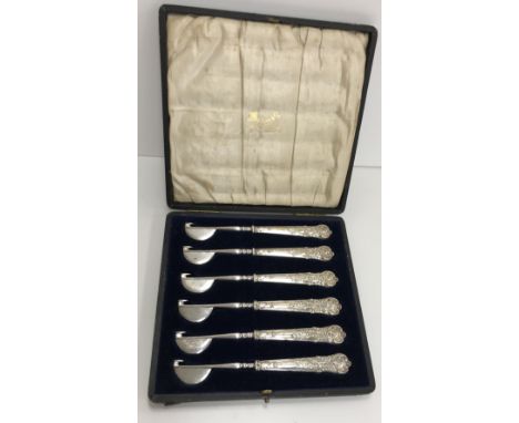 A cased set of six Edwardian silver handled orange peeling knives (by William Hutton & Sons of Sheffield 1906), each 15 cm lo