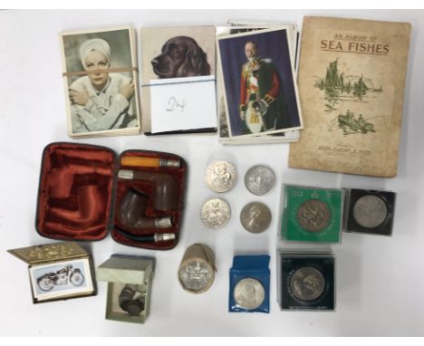 A case containing a quantity of various commemorative crowns including mainly Elizabeth II 1977 Silver Jubilee crowns but als