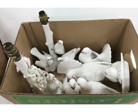 A box of assorted decorative china wares to include a Casa-Pupo table lamp depicting rabbits, together with various Italian d