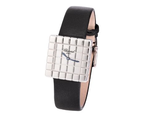 Chopard Armbanduhr «Ice Cube»Genf um 2000. WG 18 Kt. Quadratisches, würfelförmiges Gehäuse. Weißgold Zifferblatt mit Würfelde
