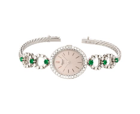 Chopard Vintage Schmuckuhr mit Brillanten und SmaragdenGenf um 1970. WG 18 Kt. Glattes, hochovales, seitlich durchbrochen gea