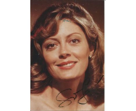 Susan Sarandon signed small colour photo.  American actress and activist. She is an Academy Award and BAFTA Award winner who 