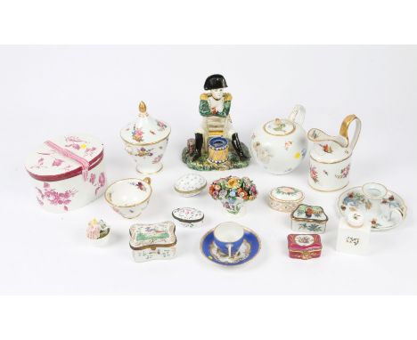 A COLLECTION OF EIGHTEEN PIECES OF 19TH AND 20TH CENTURY DECORATIVE CERAMICS TO INCLUDE a Meissen porcelain teapot, a faience