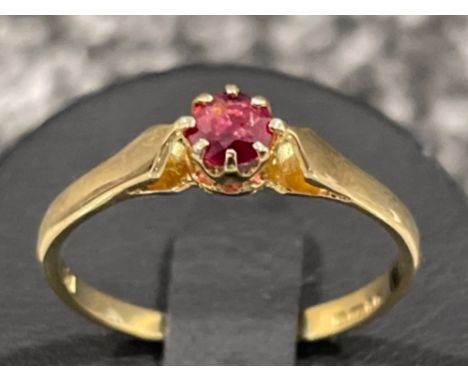 Ladies 9ct gold and Ruby ring. 1.3G size O1/2