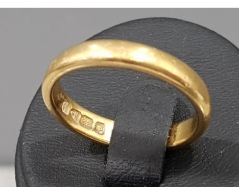 22ct yellow gold ring, Chester hallmark, 1929, size M, 5g