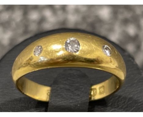 Antique 18ct gold 1915 Chester hallmarked 3 stone diamond Gypsy ring. 4.5G size M1/2