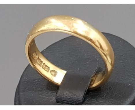 22ct yellow gold ring, London, 1915, size Q½, 7.6g