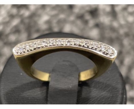 Ladies 9ct gold white stone band. Size K 5.4g
