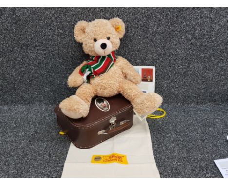 Steiff 662980 Fynn in suitcase limited edition. In original bag and good condition