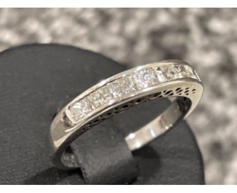 Ladies 18ct white gold Diamond half eternity ring. Comprising of 7 Diamonds approx .90ct. Size N 3.7g