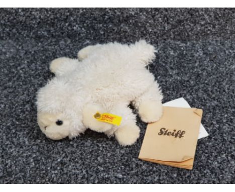 Steiff 281303 Linda Lamm. In good condition with tags