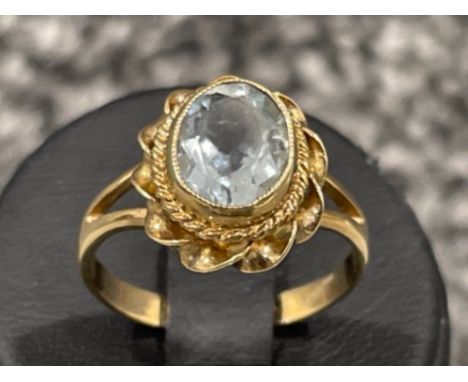 Ladies 9ct gold Blue Topaz ring. 3G size N