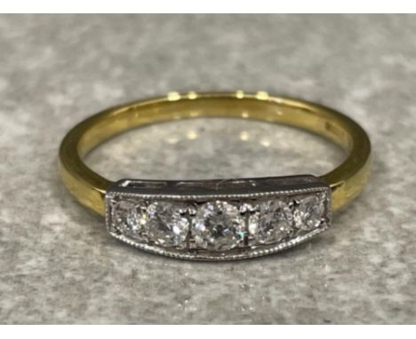 Ladies 18ct gold 5 stone Diamond ring. Size M 2.2g