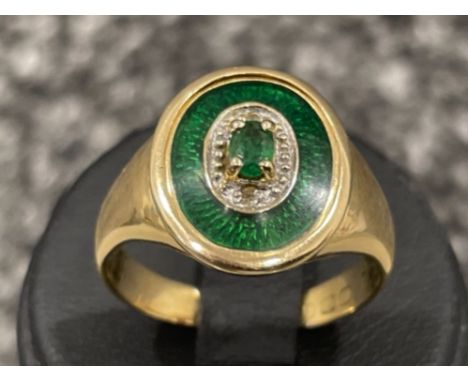 Vintage 18ct gold oval signet ring set with Emerald and green Guilloche enamel 7.8g size O1/2