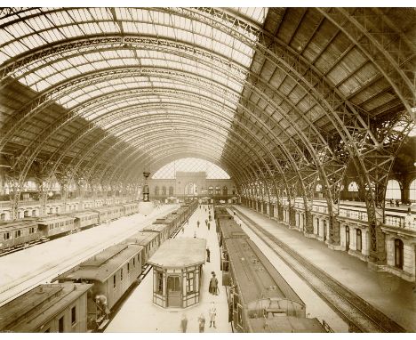 Dresden Central Railway Station -- Photographer: Stengel &amp; Co., Dresden. Interiors of the central train station in Dresde