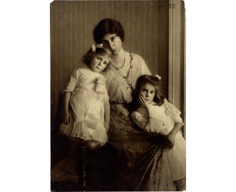 Pictorialism -- Photographer: Karl Müller, Memmingen. Portrait of Countess Friederike Fugger von Babenhausen (1887-1949) with