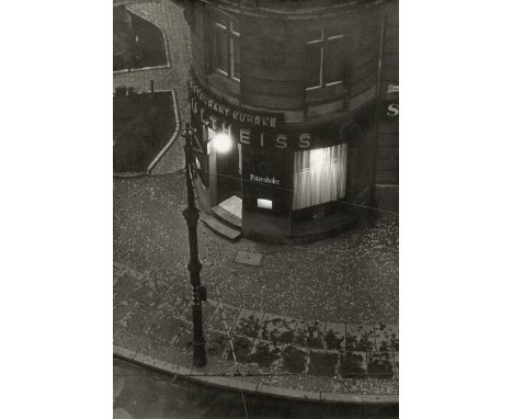 Freytag, Heinrich -- "Kneipe am Abend" (Pub at Night). 1930s. Vintage gelatin silver print on strong ivory paper. 22,5 x 15,5