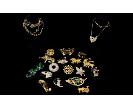 A Large And Varied Collection Of Vintage Costume Jewellery Twenty items in total to include large green crystal set gecko bro