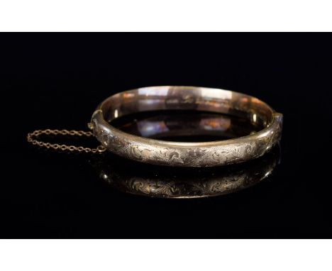 Antique Period 9ct Gold Hinged Bangle with Safety Chain & Chased Floral Decoration. Marked 9ct. 13 grams. 