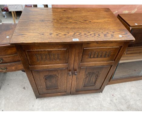 AN OAK WEBBER FURNITURE ANTIQUE STYLE CABINET, 32" WIDE 