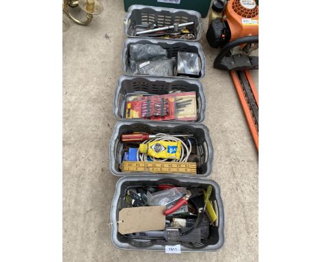 AN ASSORTMENT OF TOOLS TO INCLUDE ADJUSTABLE SPANNERS, PLIERS AND PAINT BRUSHES ETC 
