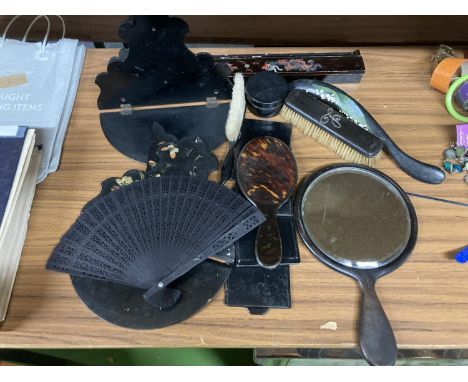 A COLLECTION OF VINTAGE ITEMS INCLUDING BLACK AND FLORAL BOOK RESTS, HAND MIRROR AND BRUSH SET, ORIENTAL STYLE PEN HOLDER, CR