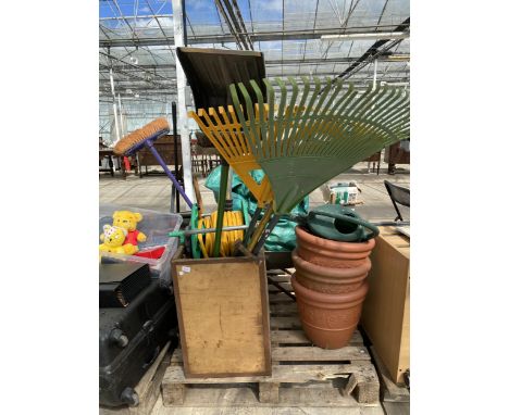 AN ASSORTMENT OF HOUSEHOLD CLEARANCE ITEMS TO INCLUDE GARDEN TOOLS AND A WHEEL BARROW 