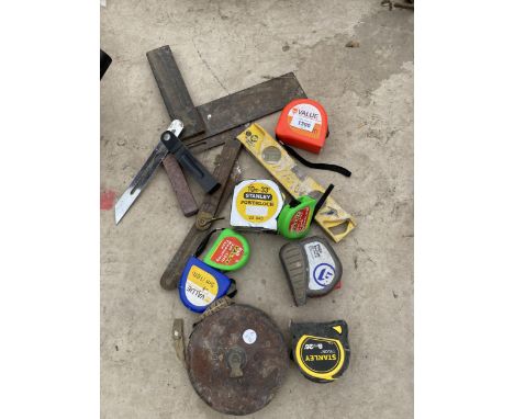 AN ASSORTMENT OF TOOLS TO INCLUDE TAPE MEASURES AND SET SQUARES ETC 