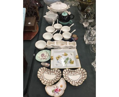 A QUANTITY OF CHINA AND CERAMICS TO INCLUDE ROYAL CROWN DERBY PIN DISHES, LIMOGES TRAY, LADEL DISHES, TEAPOT FOR ONE, ETC 