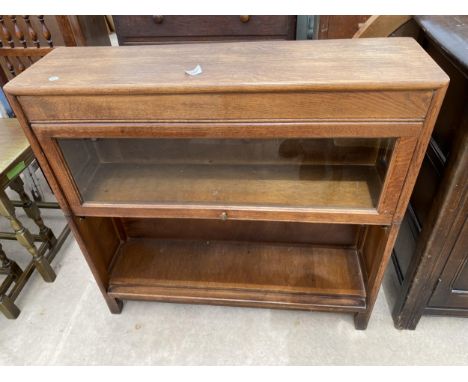 AN OAK GLOBE WERNIKE STYLE BOOKCASE, BEARING 'GUNN' LABEL, 34" WIDE 