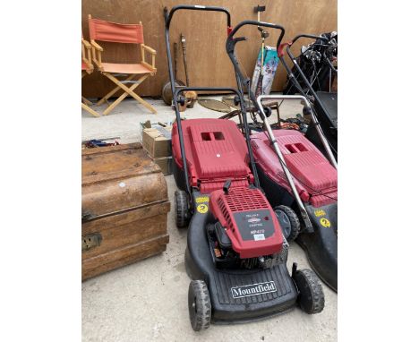 A MOUNTFIELD HP470 LAWN MOWER WITH BRIGGS AND STRATTON ENGINE 