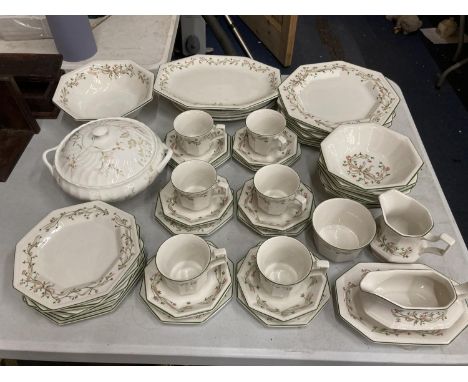A QUANTITY OF JJOHNSON BROS 'ETERNAL BEAU' DINNERWARE TO INCLUDE PLATES, CUPS, SAUCERS BOWLS, ETC PLUS A WEDGWOOD 'CAMPION' T