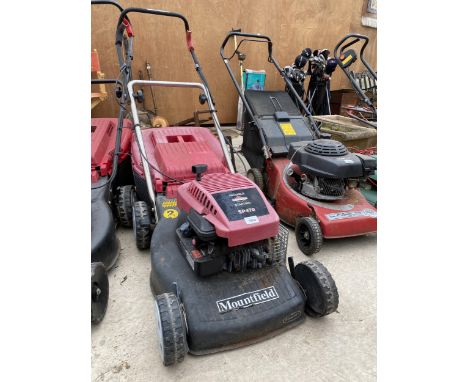 A MOUNTFIELD SP470 LAWN MOWER WITH BRIGGS AND STRATTON ENGINE 