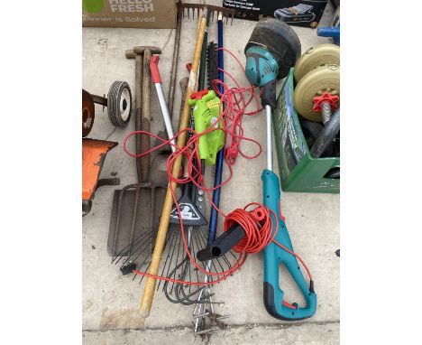 AN ASSORTMENT OF GARDEN TOOLS TO INCLUDE A SPADE, A FORK AND A GRASS STRIMMER ETC 