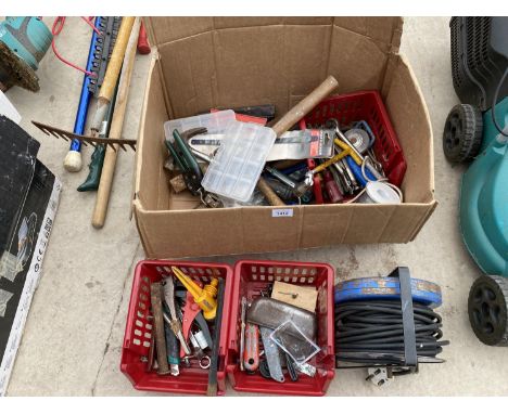 AN ASSORTMENT OF TOOLS TO INCLUDE HAMMERS, PLIERS AND SCREW DRIVERS ETC 
