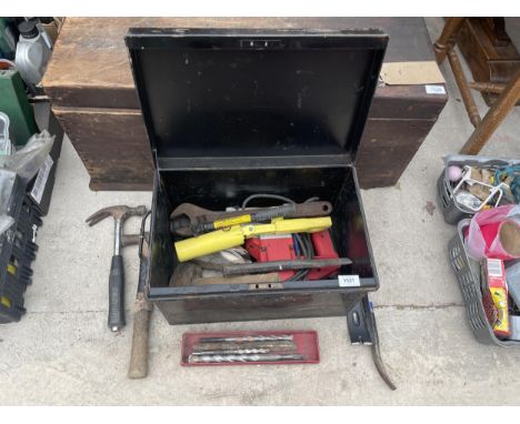 A METAL TOOL CHEST WITH AN ASSORTMENT OF TOOLS TO INCLUDE SPANNERS AND HAMMERS ETC 