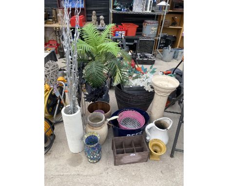 AN ASSORTMENT OF ITEMS TO INCLUDE PLANTERS, AN ICE BUCKET AND A CERAMIC JUG ETC 