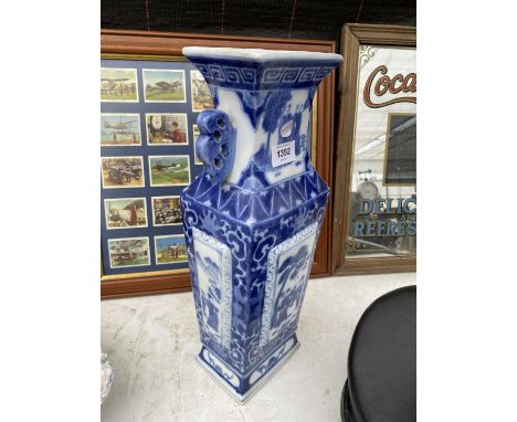 A BLUE AND WHITE ORIENTAL VASE WITH MARKINGS TO BASE AND A BLUE AND WHITE CERAMIC BOWL 