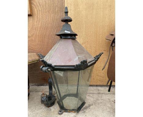 A LARGE VINTAGE CAST IRON OUTSIDE LANTERN WITH BRACKET 