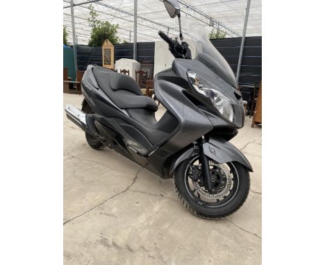 A SUZUKI BURGMAN 400CC SCOOTER, 14000 MILES, MOT TILL OCTOBER 2022. A FILE OF RELATED PAPERWORK TO INCLUDE INVOICES ETC AVAIL