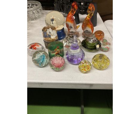 A QUANTITY OF GLASS PAPERWEIGHTS, FIGURES AND BIRDS PLUS A DUCK SNOW GLOBE 