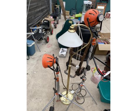 THREE VARIOUS LAMPS TO INCLUDE TWO TRIPOD WORK LIGHTS AND A STANDARD LAMP 