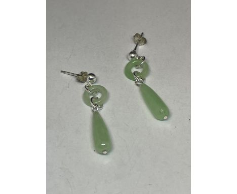 A PAIR OF SILVER AND JADE EARRINGS 