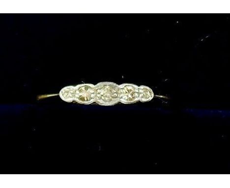 An Edwardian 18 carat gold and platinum set five stone diamond ring - size K - 1.5g