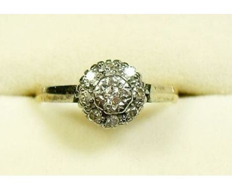 An Edwardian 18 carat gold and platinum set diamond cluster ring - size K 1/2 - 2.1g