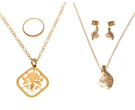 Small group of jewellery comprising a 9ct gold wedding band, size K, 1.3g approx, 9ct gold figaro chain, 2.1g approx, and unm
