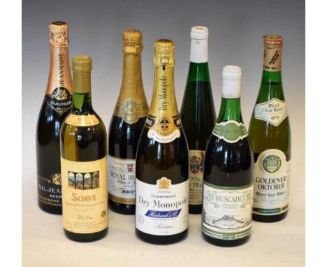 Three bottles of non-vintage champagne/French sparkling wine, together with four bottles of white table wine (7)