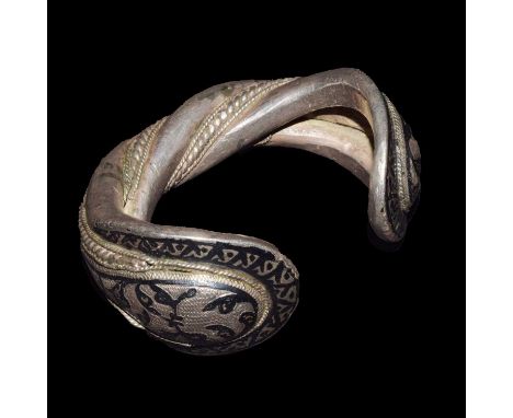 Niello decorated cuff bangle, unmarked white metal, 262g approx