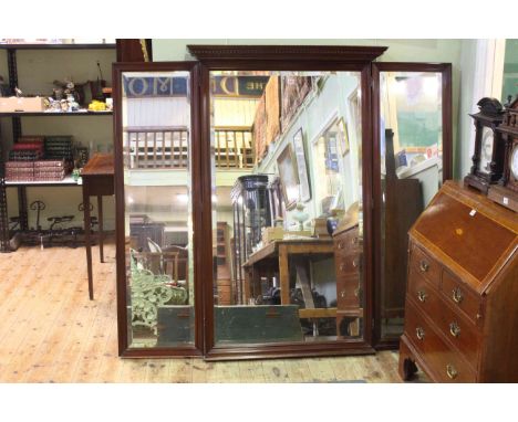 Large Edwardian mahogany triple wall mirror having two panelled doors enclosing the bevelled mirrors, 157cm by 100cm.