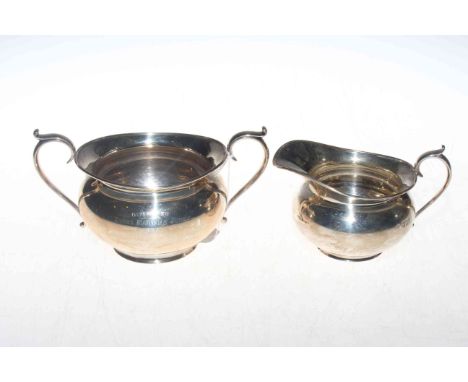 Silver two handled sugar basin and jug, London 1906.
